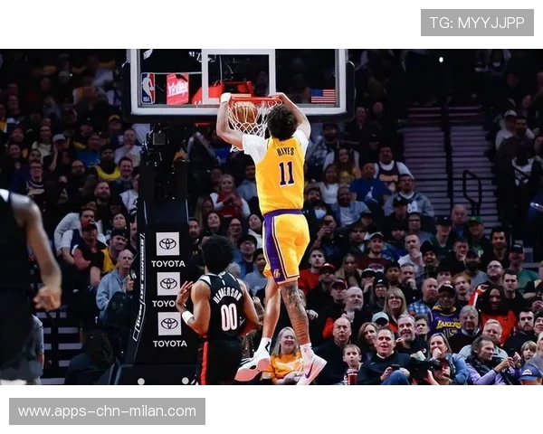 戴维斯护筐优势明显,湖人禁区压制效果出色